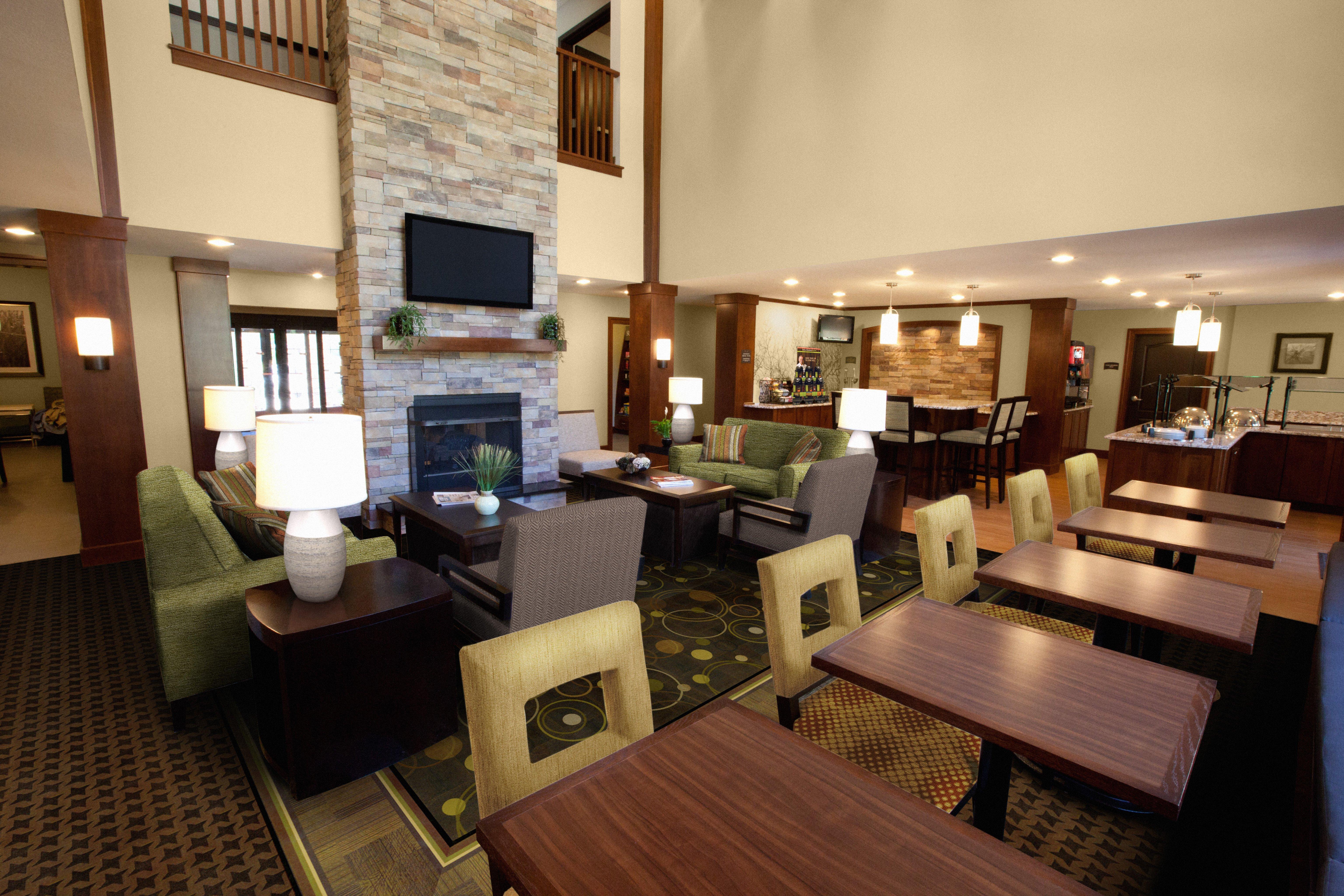 Staybridge Suites Eau Claire - Altoona By Ihg מראה חיצוני תמונה