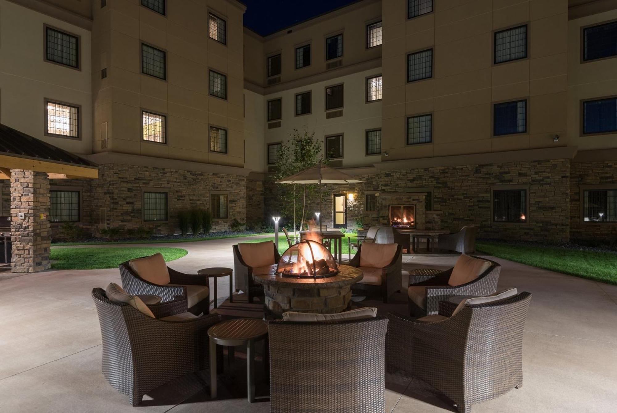 Staybridge Suites Eau Claire - Altoona By Ihg מראה חיצוני תמונה